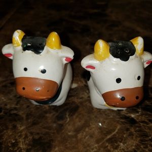 Vintage Collectible Salt and pepper bundle